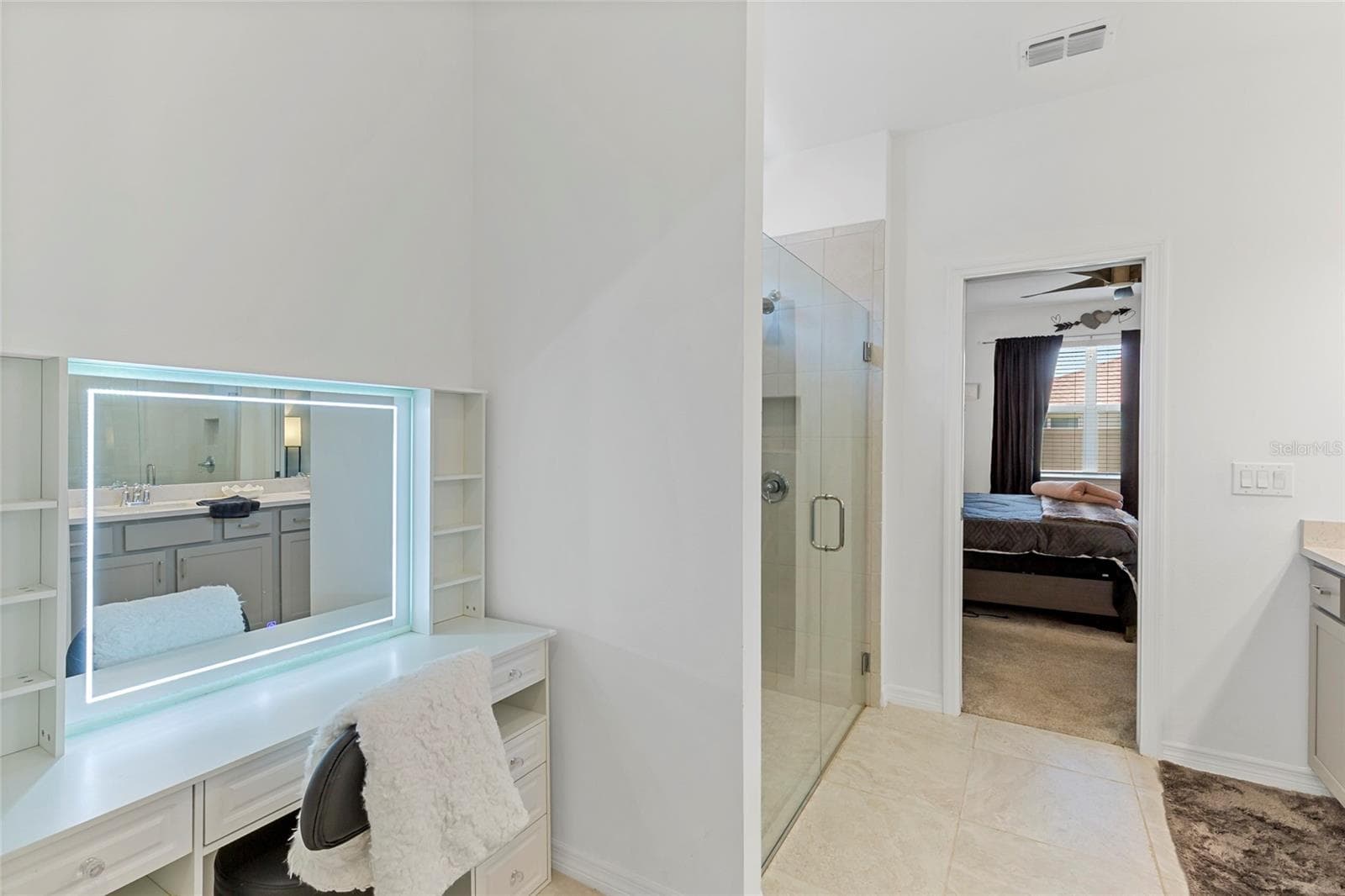 Primary en-suite - love the make up station - 3009 61ST DR E, ELLENTON