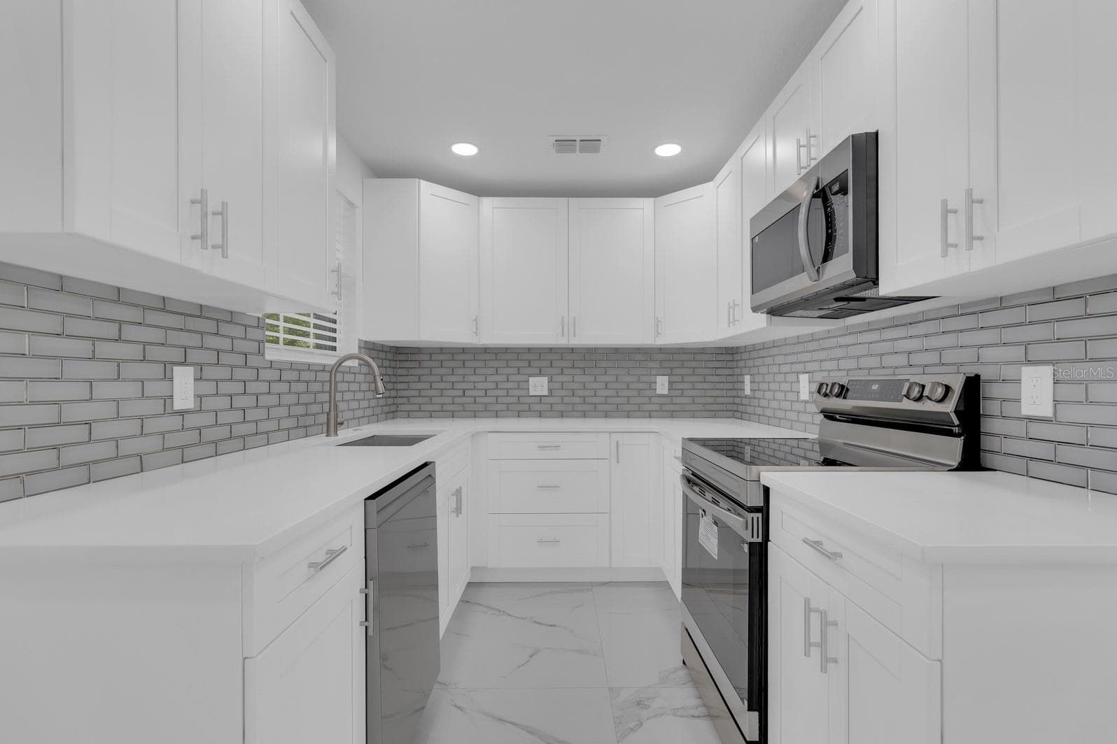 Single Family Residence at 2322 VINCENT RD, ORLANDO, photo 6 of 29