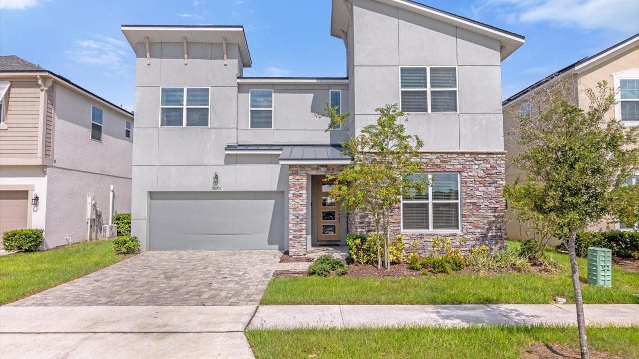 2089 TROPICAL PALMS CIR