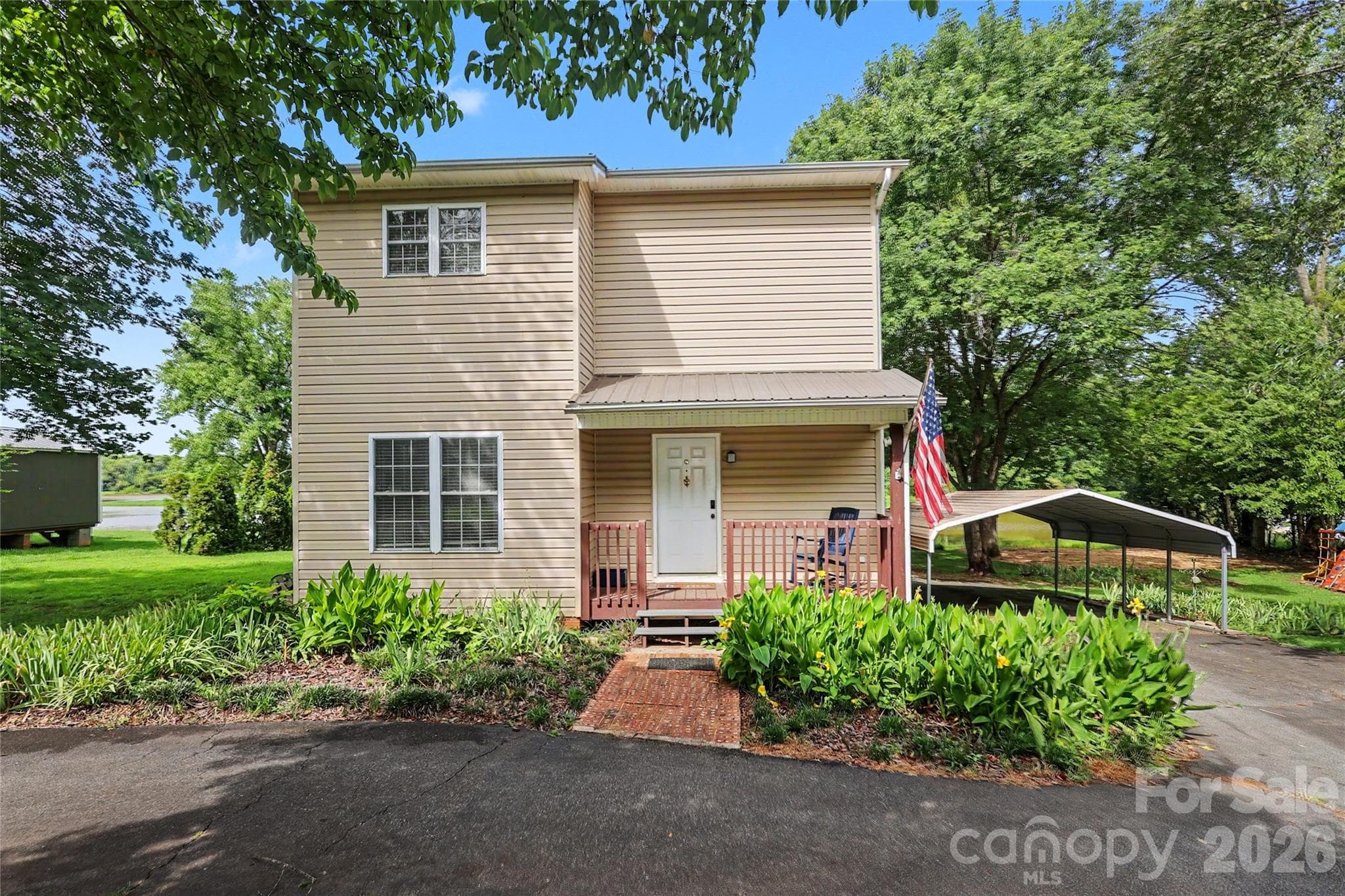 Single Family Residence at 294 Riverview Boulevard, Lexington, photo 2 of 43