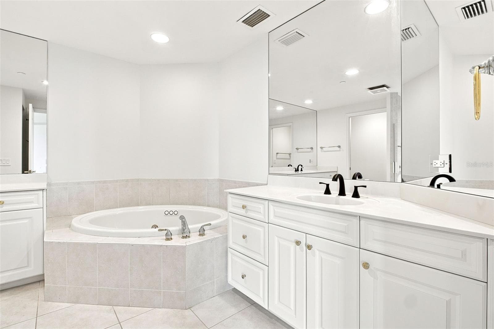 Condominium at 100 BEACH DR NE #1501, ST PETERSBURG, photo 34 of 86