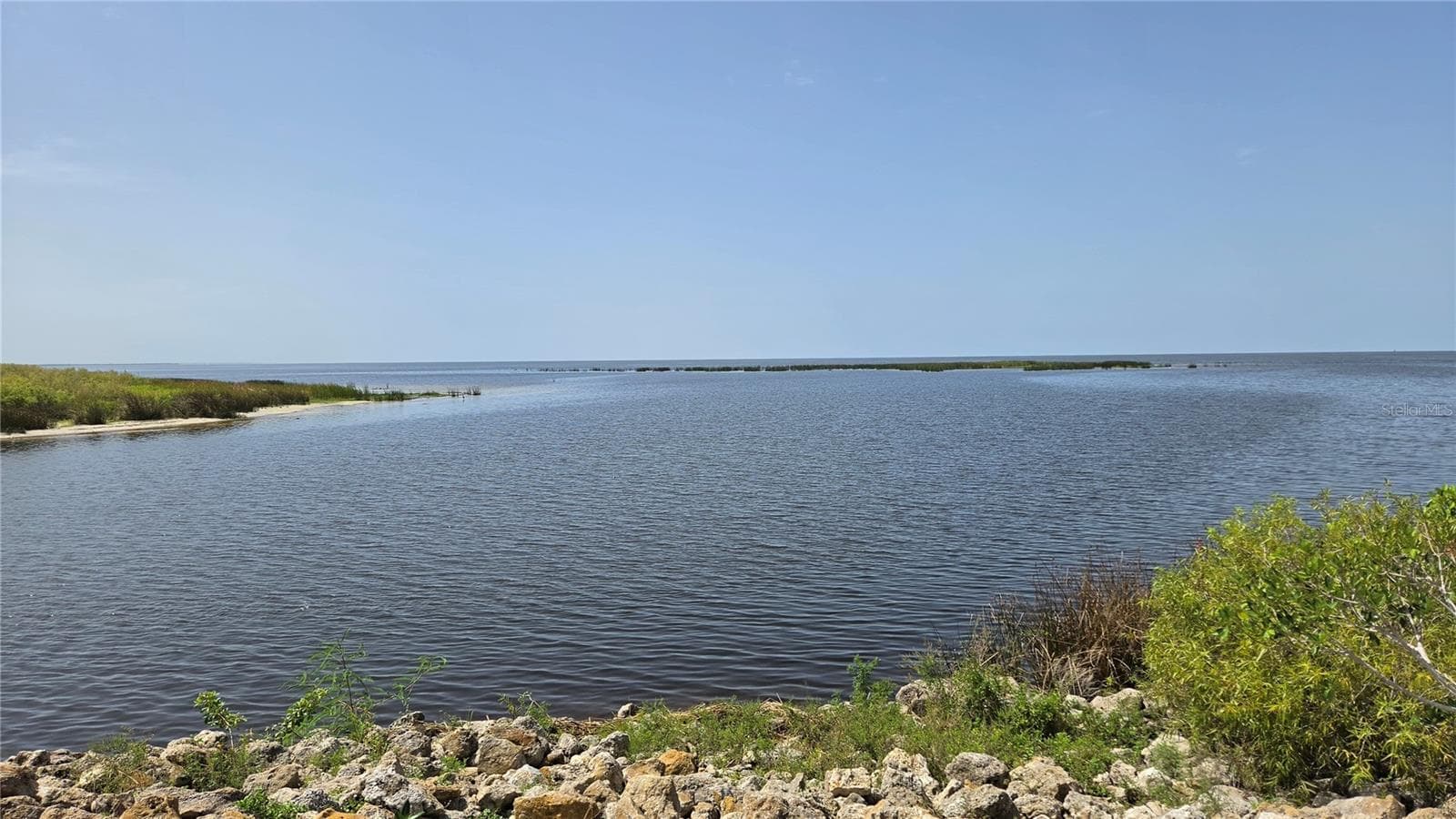 Lake Okeechobee less than 5 miles from the lot - 1162 SE 40TH AVE, OKEECHOBEE