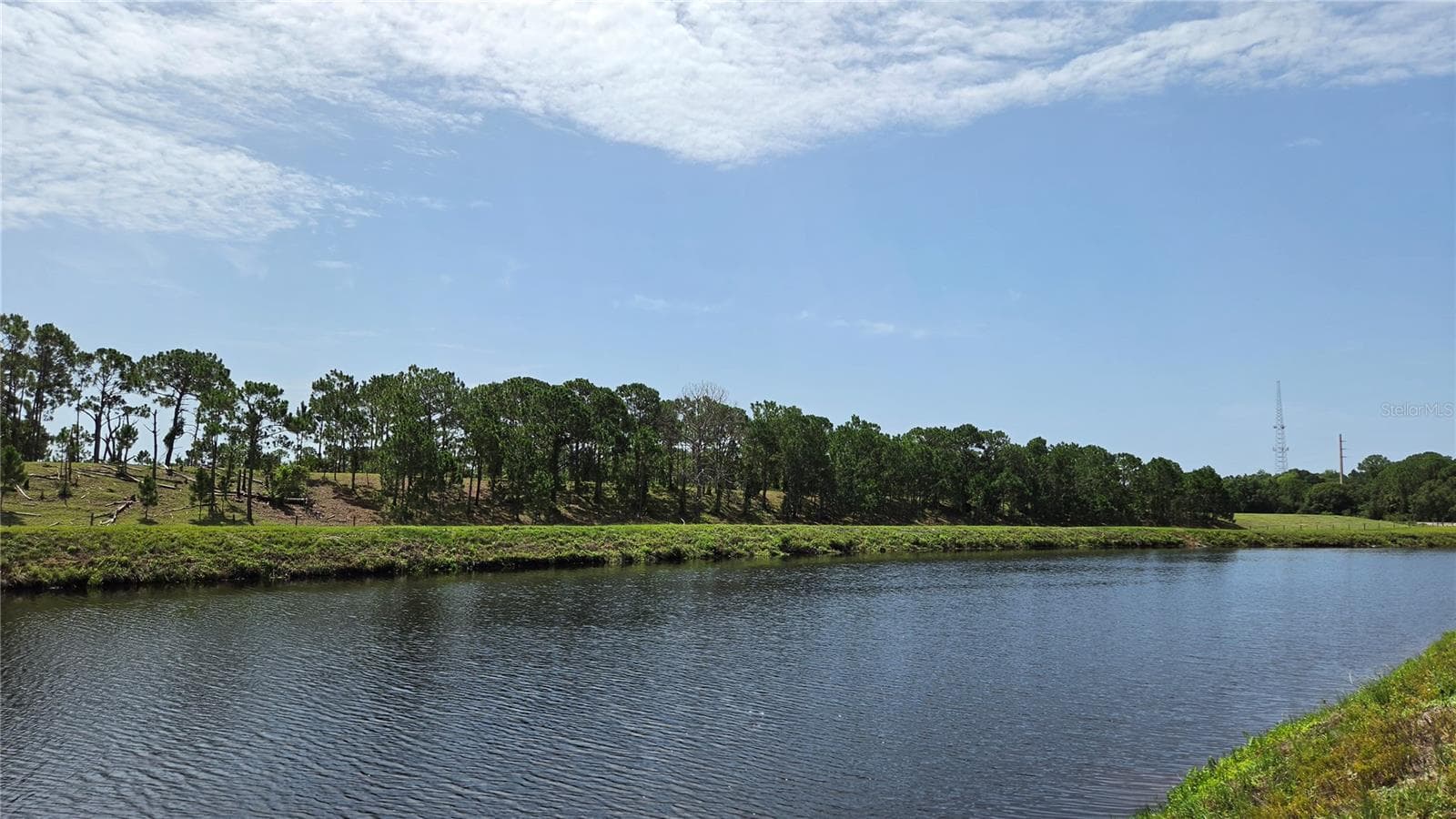 Behind the lot - 1162 SE 40TH AVE, OKEECHOBEE