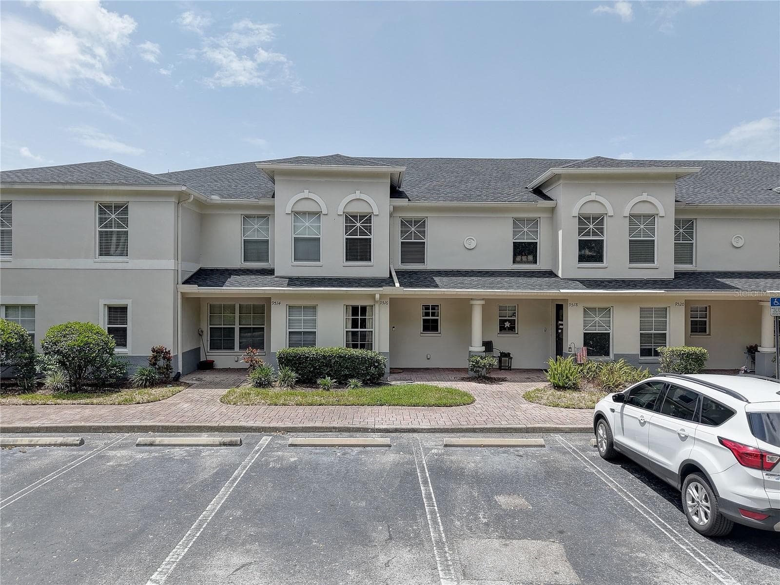 Townhouse at 9516 CHARLESBERG DR, TAMPA, photo 36 of 42