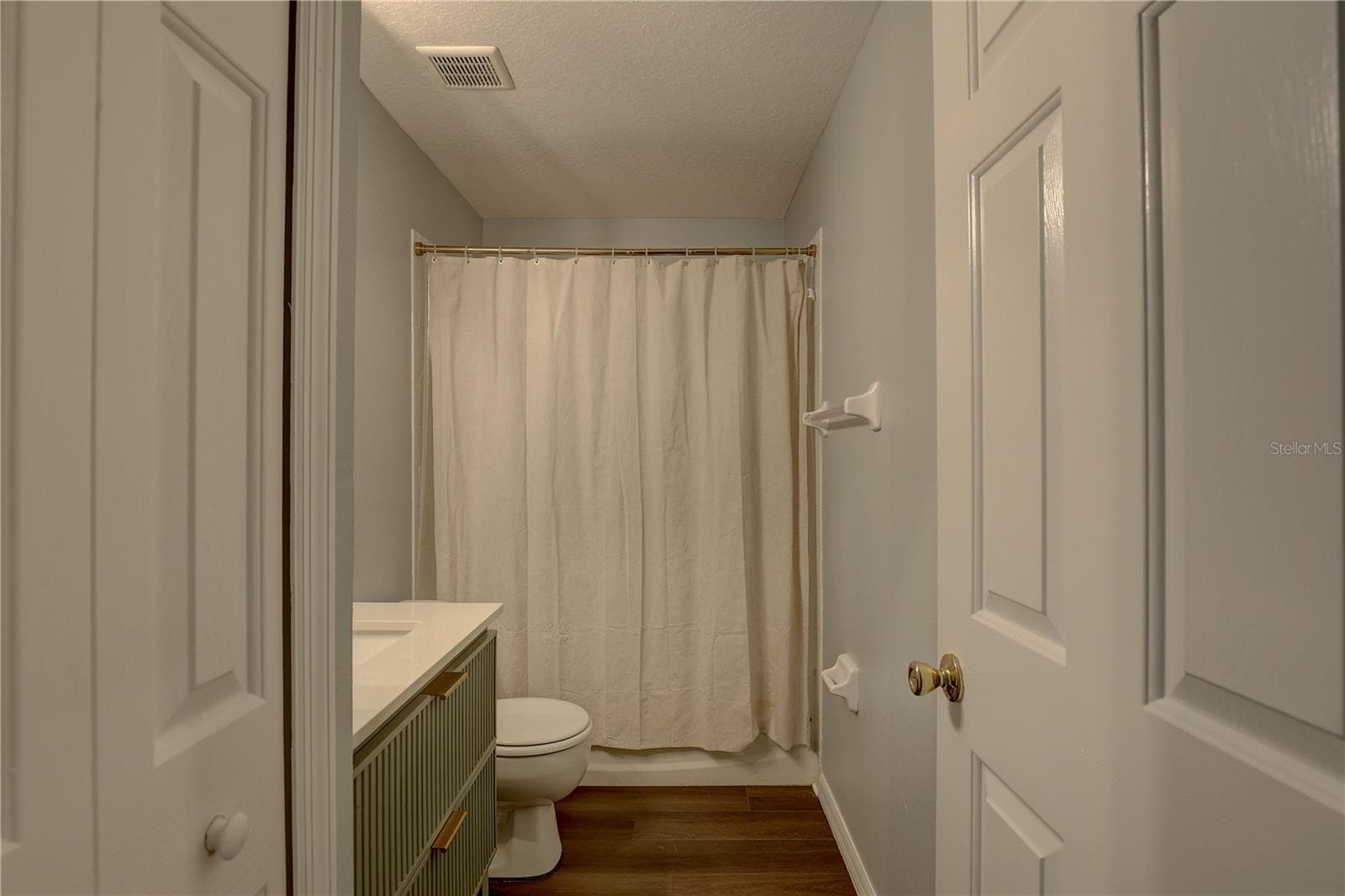 Townhouse at 9516 CHARLESBERG DR, TAMPA, photo 15 of 42