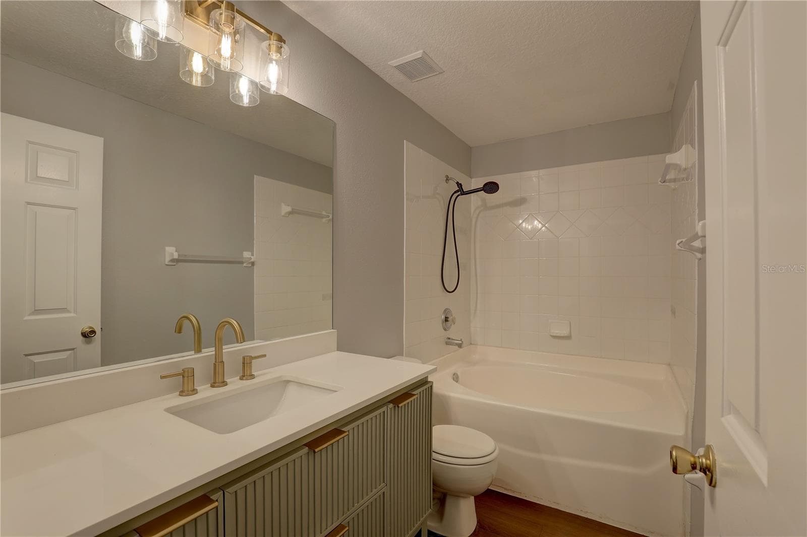 Townhouse at 9516 CHARLESBERG DR, TAMPA, photo 19 of 42