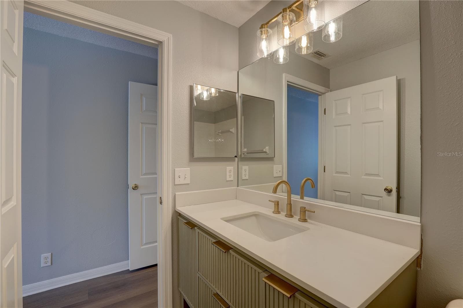 Townhouse at 9516 CHARLESBERG DR, TAMPA, photo 20 of 42