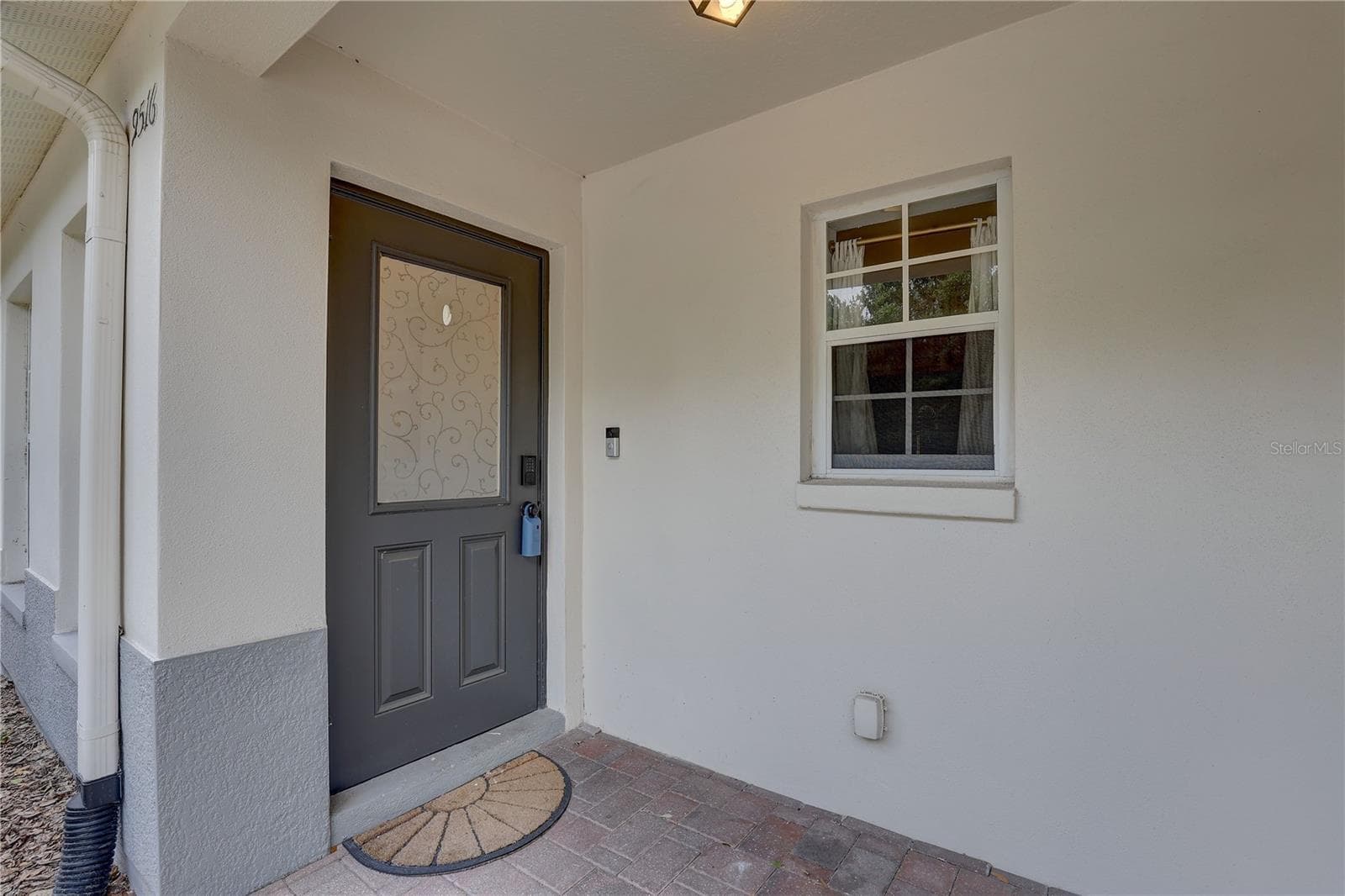 Front door - 9516 CHARLESBERG DR, TAMPA