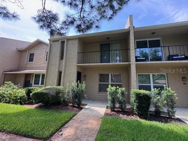 916 PARK LAKE CIR #34