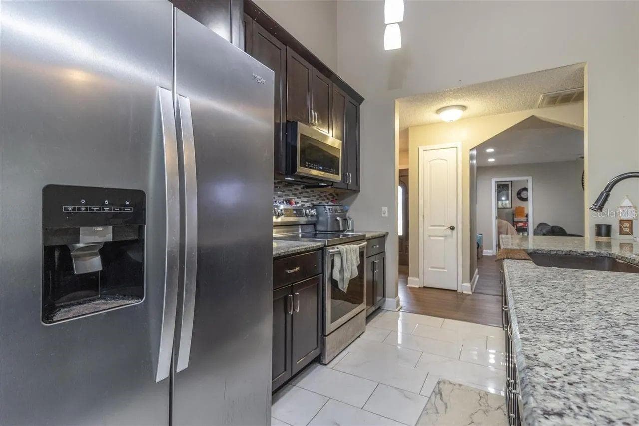 Single Family Residence at 6334 QUAIL RIDGE DR, TAMPA, photo 8 of 31