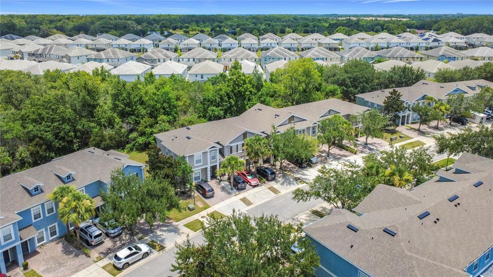 Townhouse at 2394 CARAVELLE CIR, KISSIMMEE, photo 2 of 52