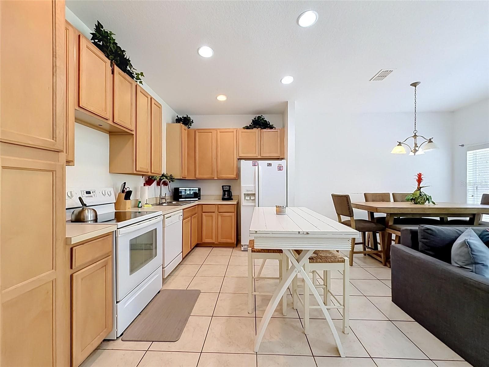Townhouse at 2394 CARAVELLE CIR, KISSIMMEE, photo 13 of 52