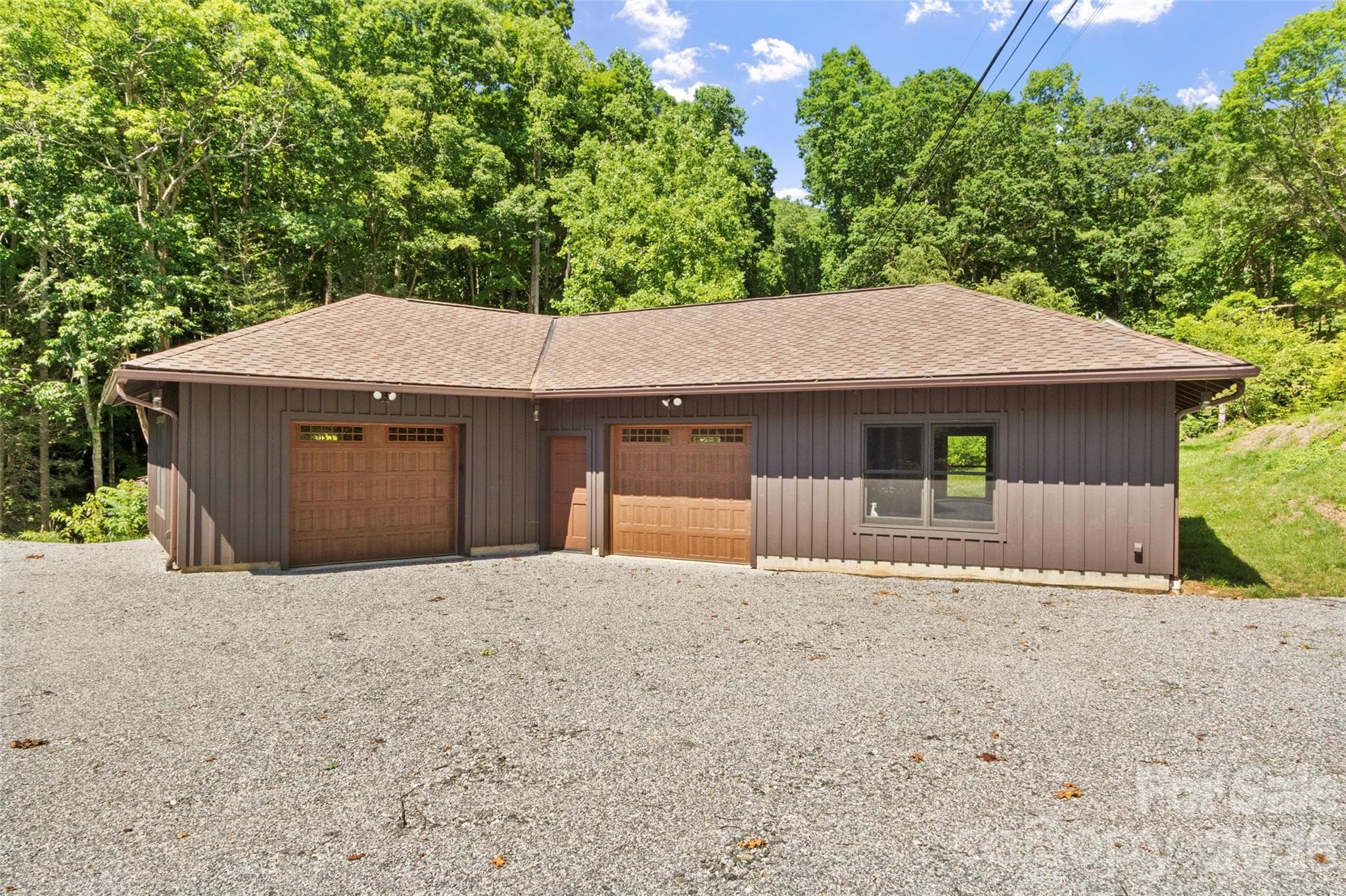 Upper garage - 191 N Fork Road, Burnsville