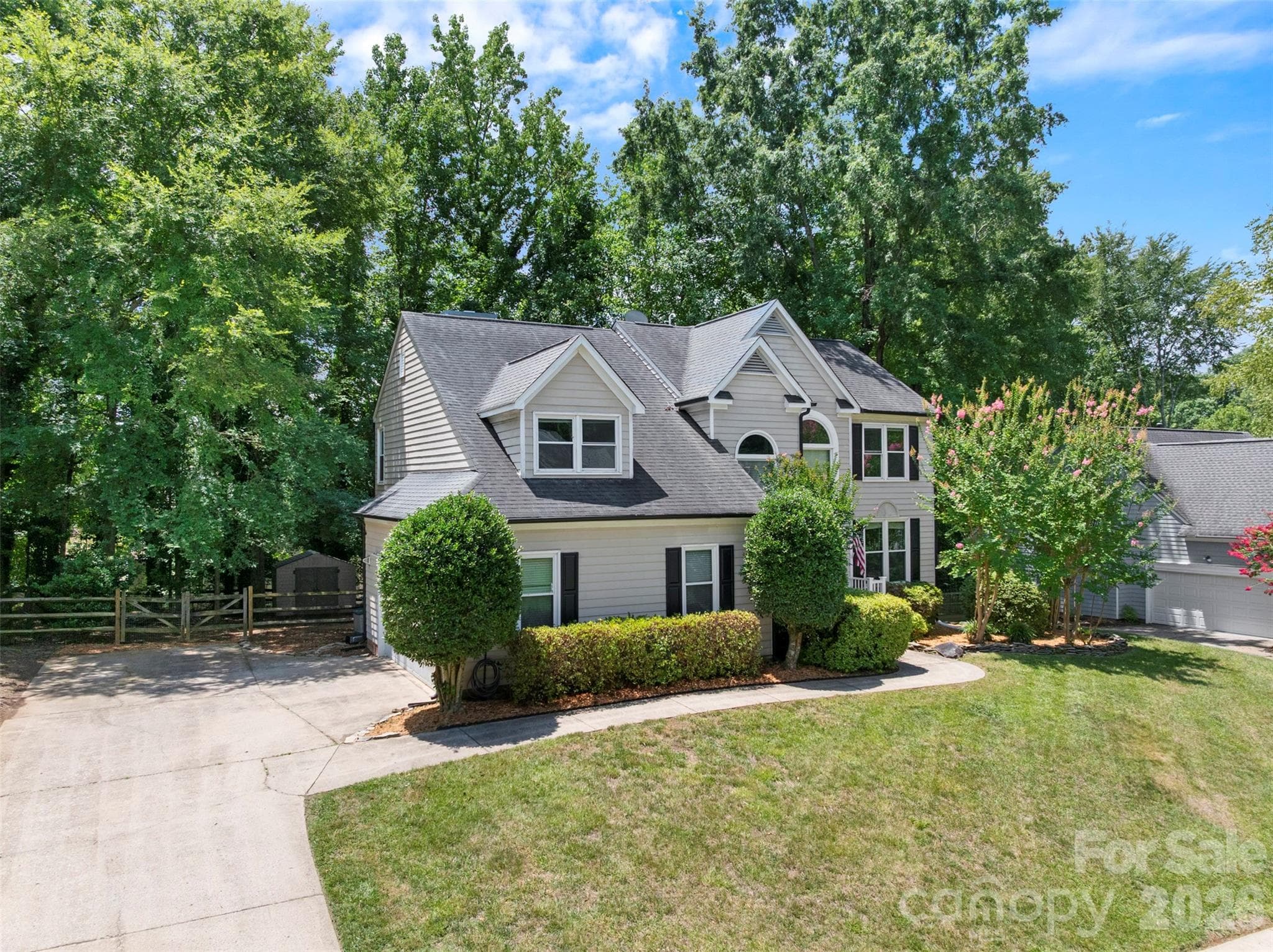 Single Family Residence at 8610 Forest Shadow Circle, Cornelius, photo 3 of 29