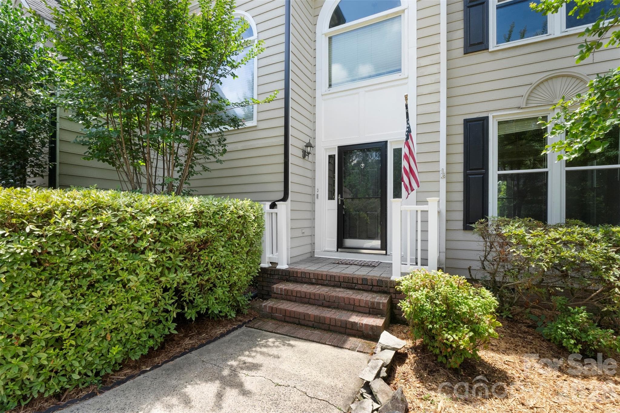 Single Family Residence at 8610 Forest Shadow Circle, Cornelius, photo 4 of 29