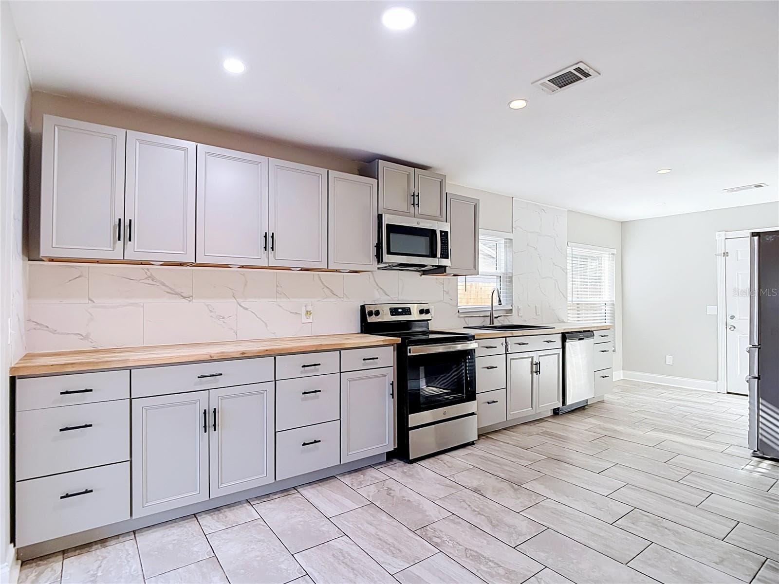 Single Family Residence at 1032 HARDWOOD DR, VALRICO, photo 12 of 60