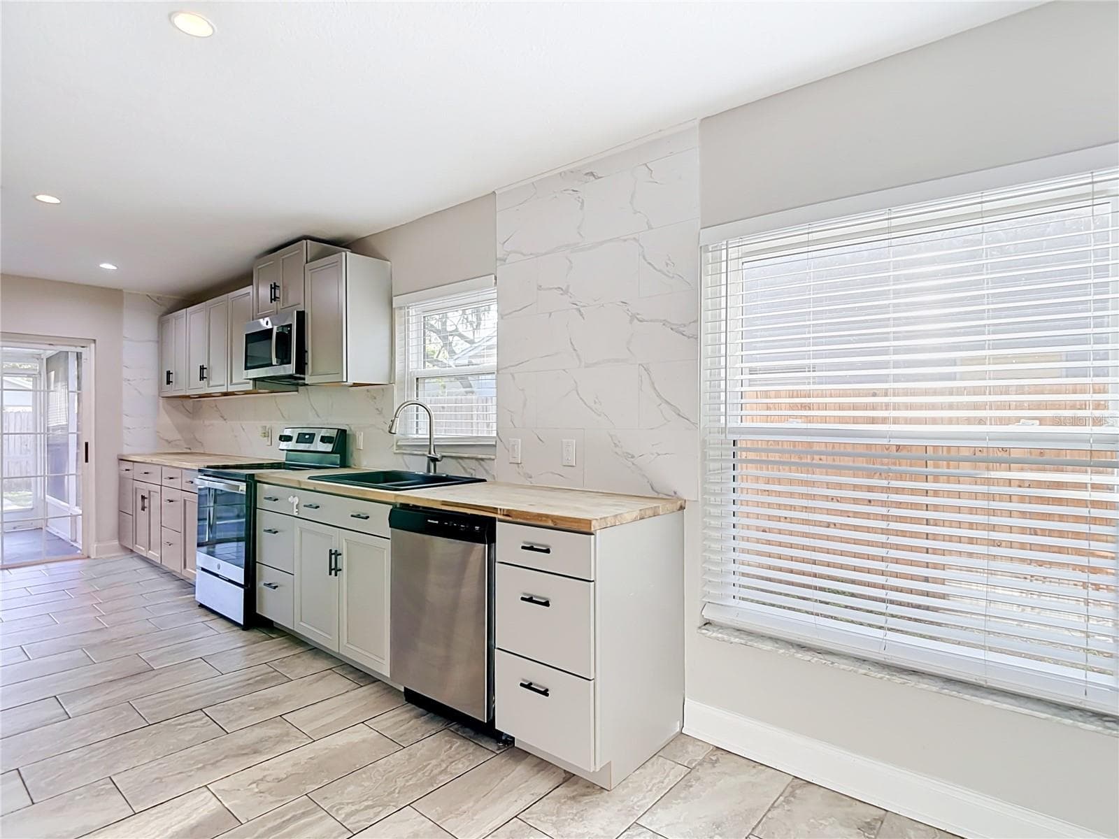Single Family Residence at 1032 HARDWOOD DR, VALRICO, photo 15 of 60