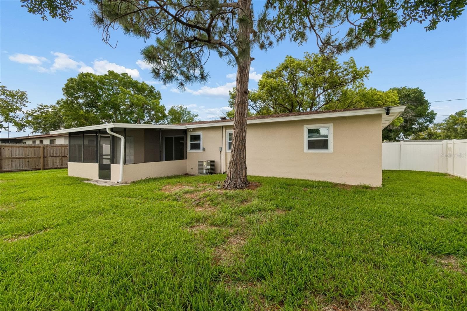 Single Family Residence at 4417 W FAIRVIEW HTS, TAMPA, photo 36 of 42