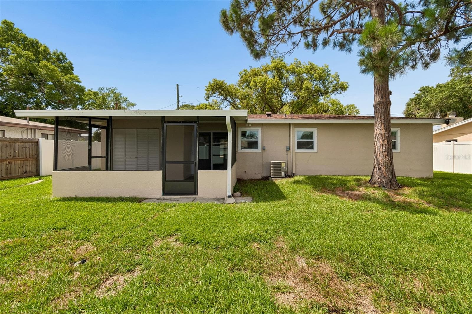 Single Family Residence at 4417 W FAIRVIEW HTS, TAMPA, photo 37 of 42