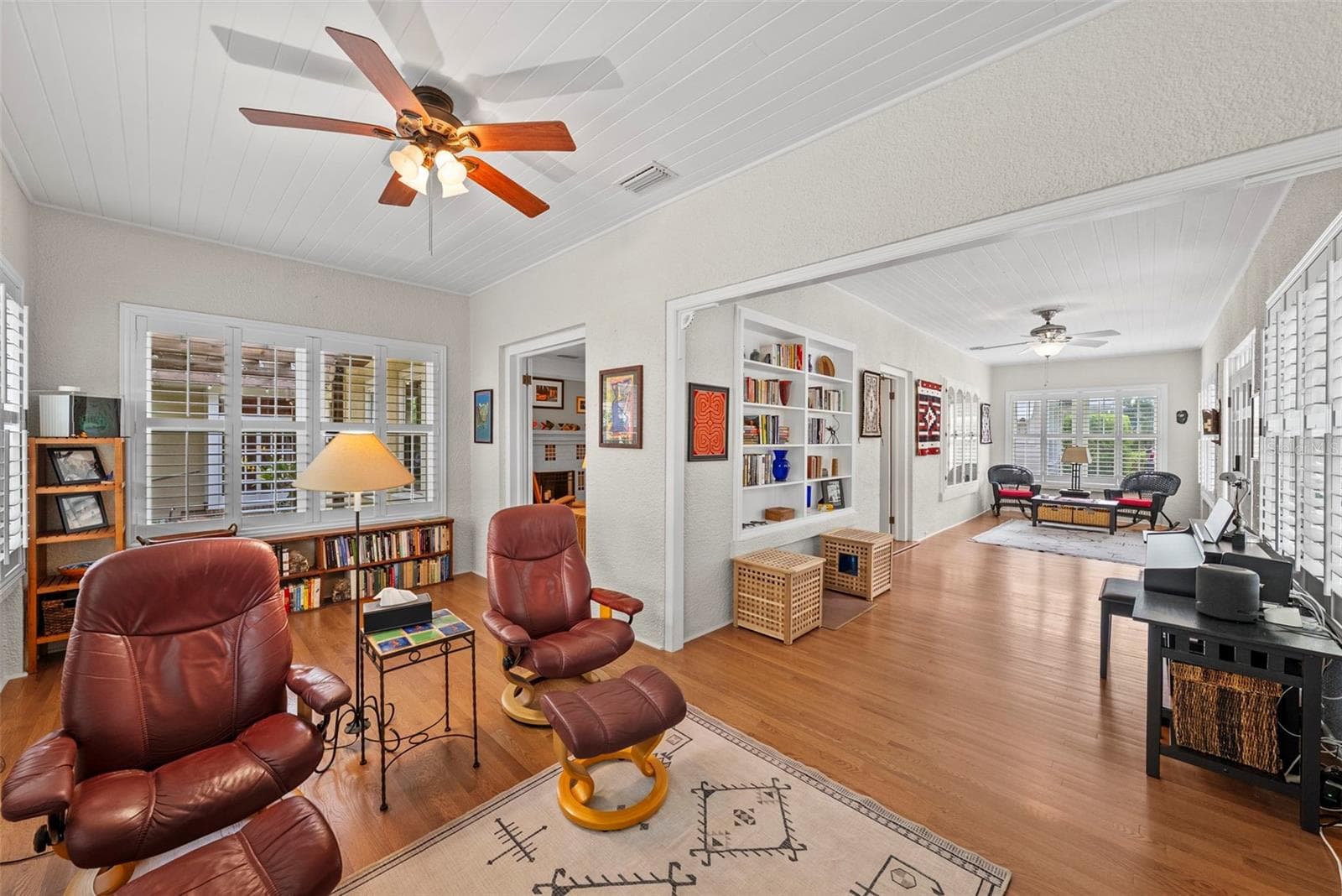 Single Family Residence at 2915 W ANGELES ST, TAMPA, photo 3 of 50