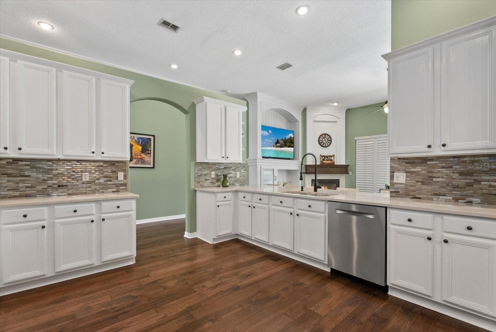 Single Family Residence at 9145 HIGHLAND RIDGE WAY, TAMPA, photo 9 of 51