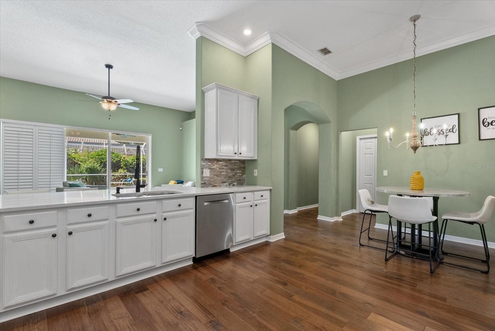 Single Family Residence at 9145 HIGHLAND RIDGE WAY, TAMPA, photo 10 of 51