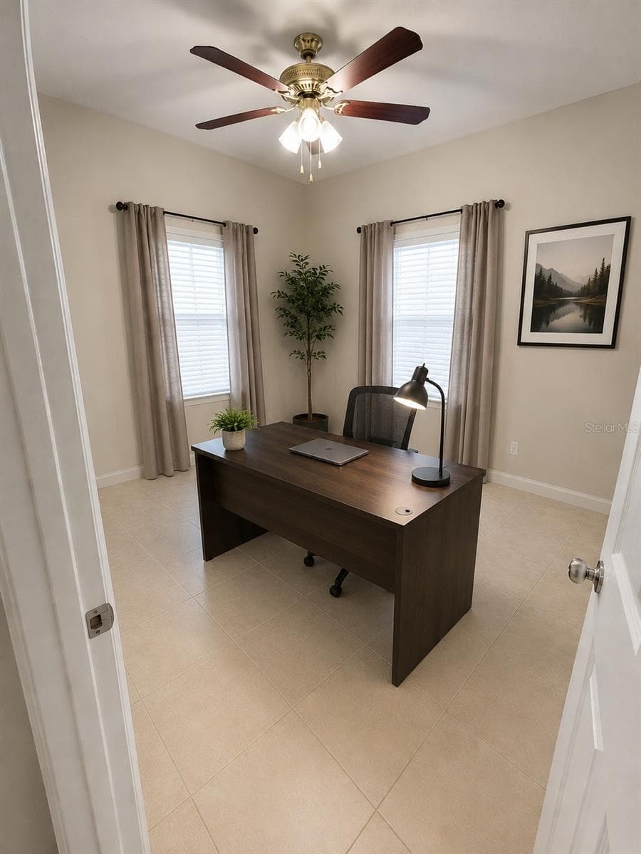 Staged Office - 5298 CR 542F, BUSHNELL