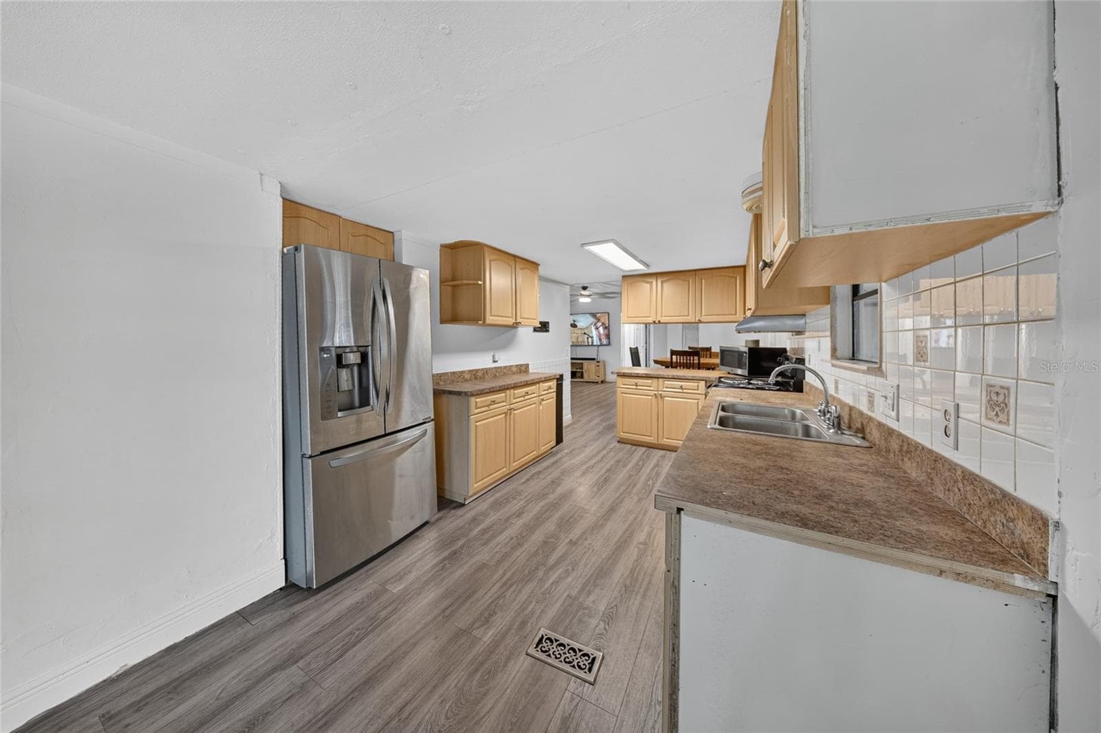 Manufactured Home at 21720 NW 8TH CT, PEMBROKE PINES, photo 11 of 30