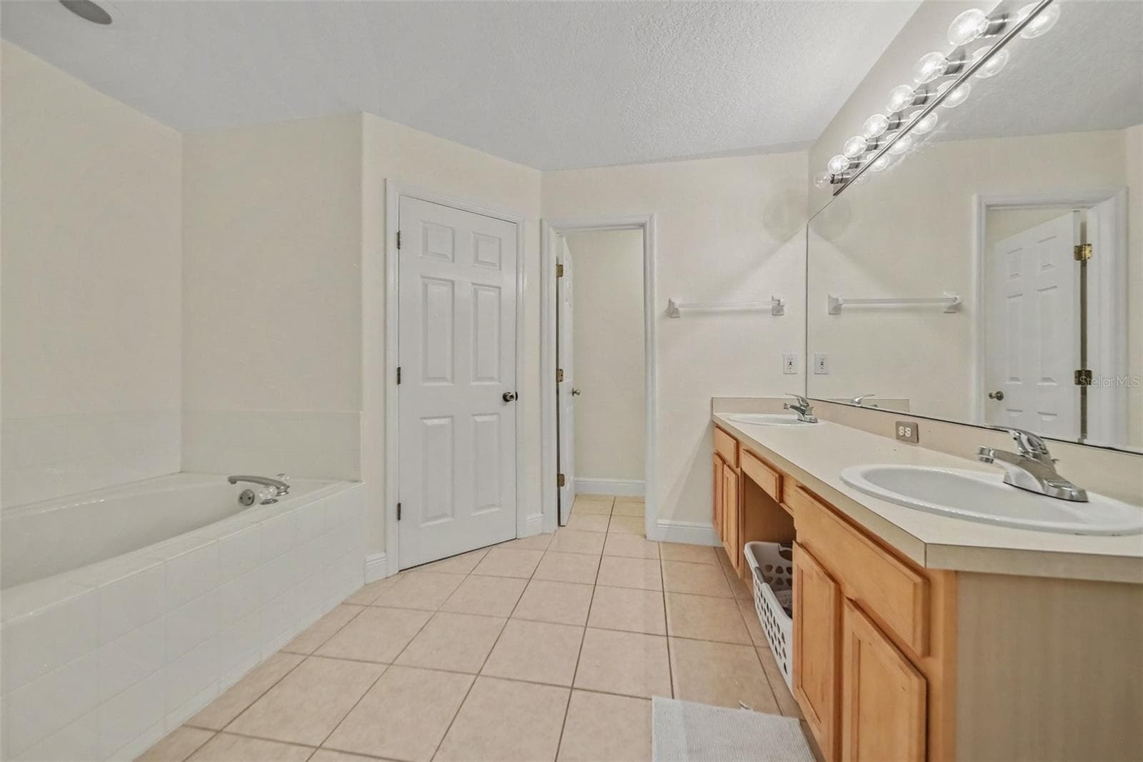 Single Family Residence at 246 BRIGHTVIEW DR, LAKE MARY, photo 19 of 33