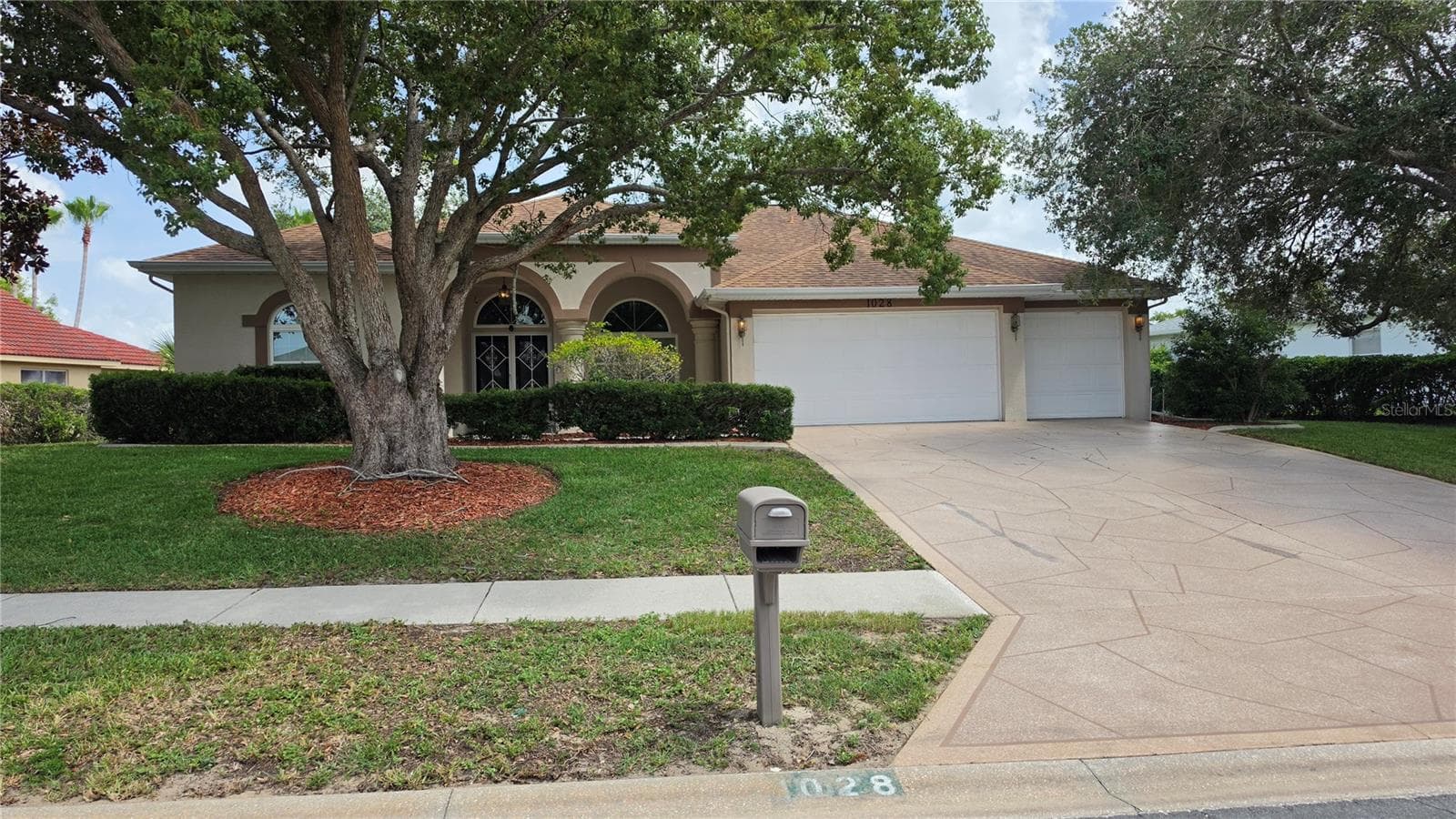 1028 ARCHWAY DR