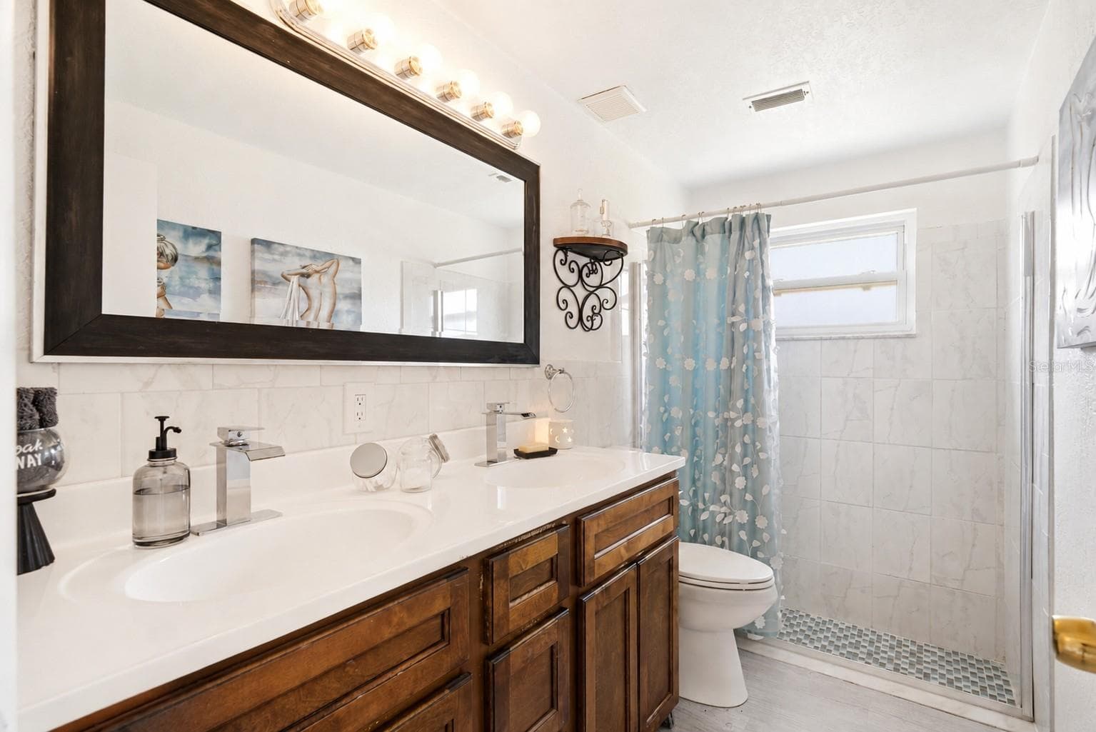 Guest Bathroom - 1495 BISHOP RD, SPRING HILL