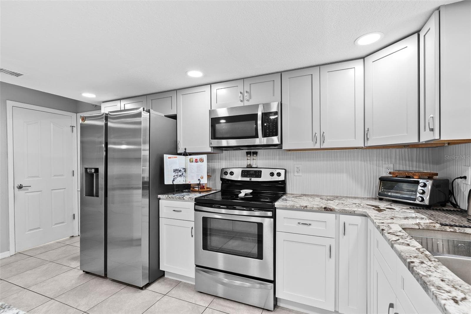 Single Family Residence at 7466 APACHE TRL, SPRING HILL, photo 17 of 50