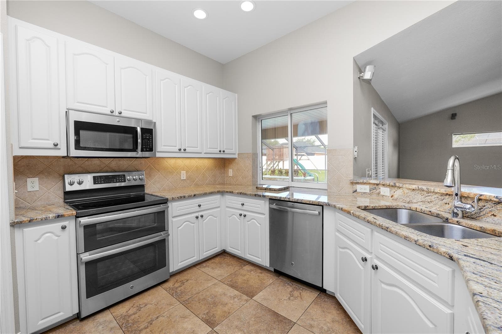 Single Family Residence at 3333 HAWKS RIDGE DR, LAKELAND, photo 14 of 69