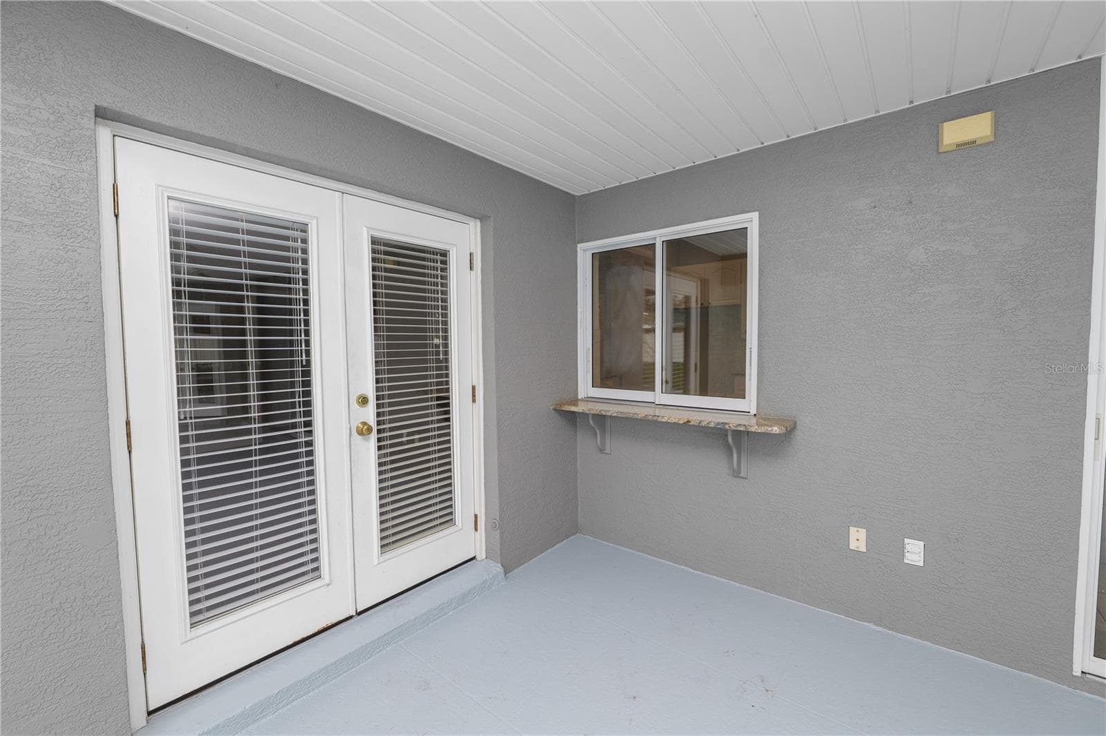 Entertain with ease with pass through from kitchen - 3333 HAWKS RIDGE DR, LAKELAND