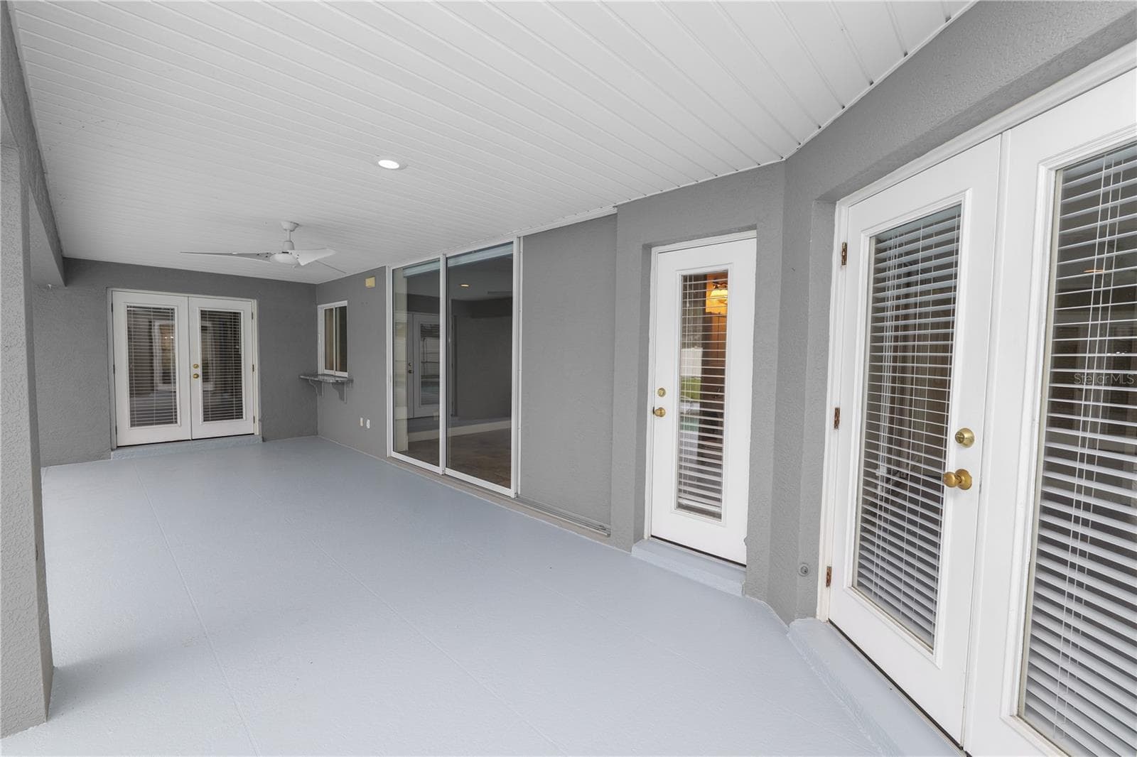 Oversized covered Lanai with access from living, primary, family room and 1/2 pool bath - 3333 HAWKS RIDGE DR, LAKELAND