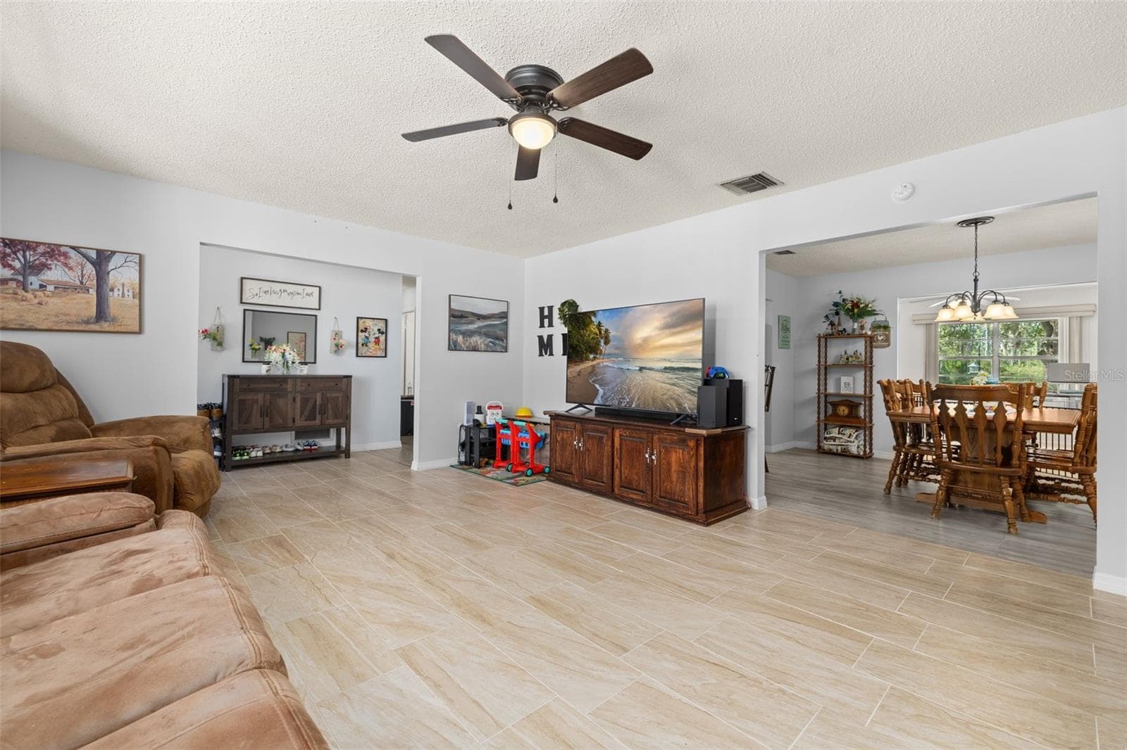 Single Family Residence at 3931 GAILLARDIA DR, INDIAN LAKE ESTATES, photo 9 of 93