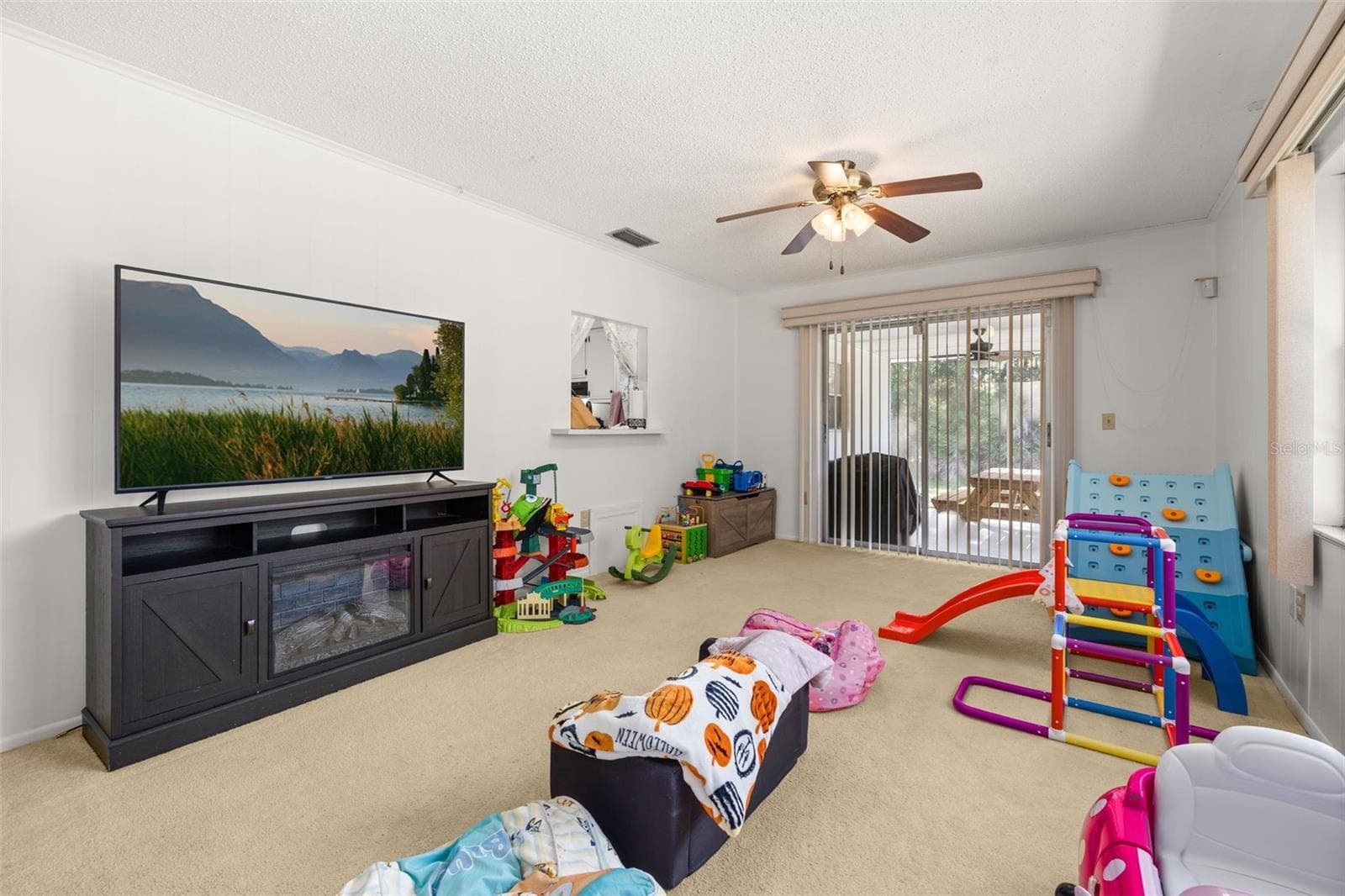 Single Family Residence at 3931 GAILLARDIA DR, INDIAN LAKE ESTATES, photo 20 of 93