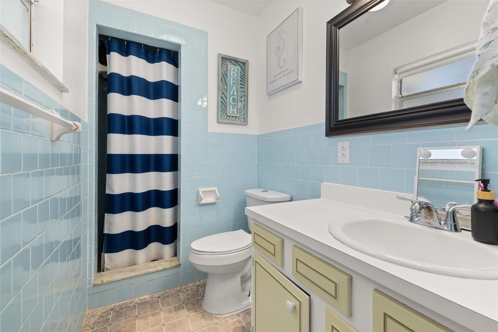 Single Family Residence at 3931 GAILLARDIA DR, INDIAN LAKE ESTATES, photo 25 of 93