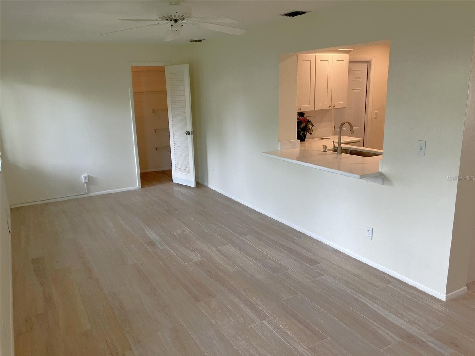 Florida Room - 10186 45TH WAY N, PINELLAS PARK
