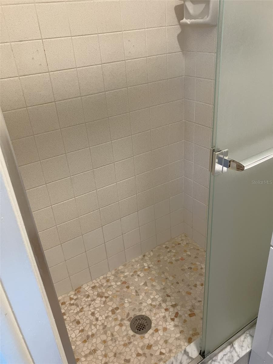 Primary Shower - 10186 45TH WAY N, PINELLAS PARK