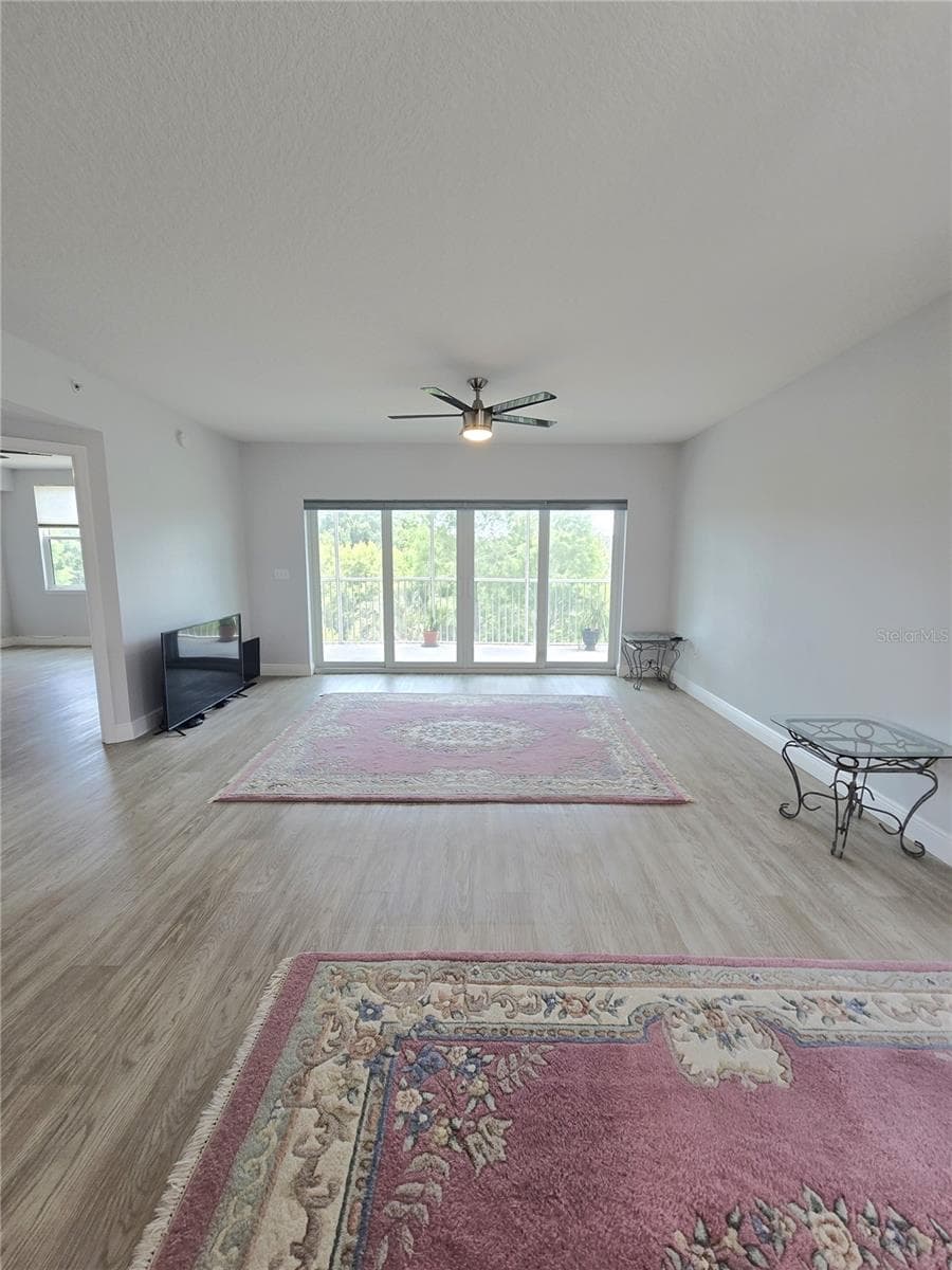 Huge open living areas. Fantastic for entertaining. - 960 STARKEY RD #9206, LARGO