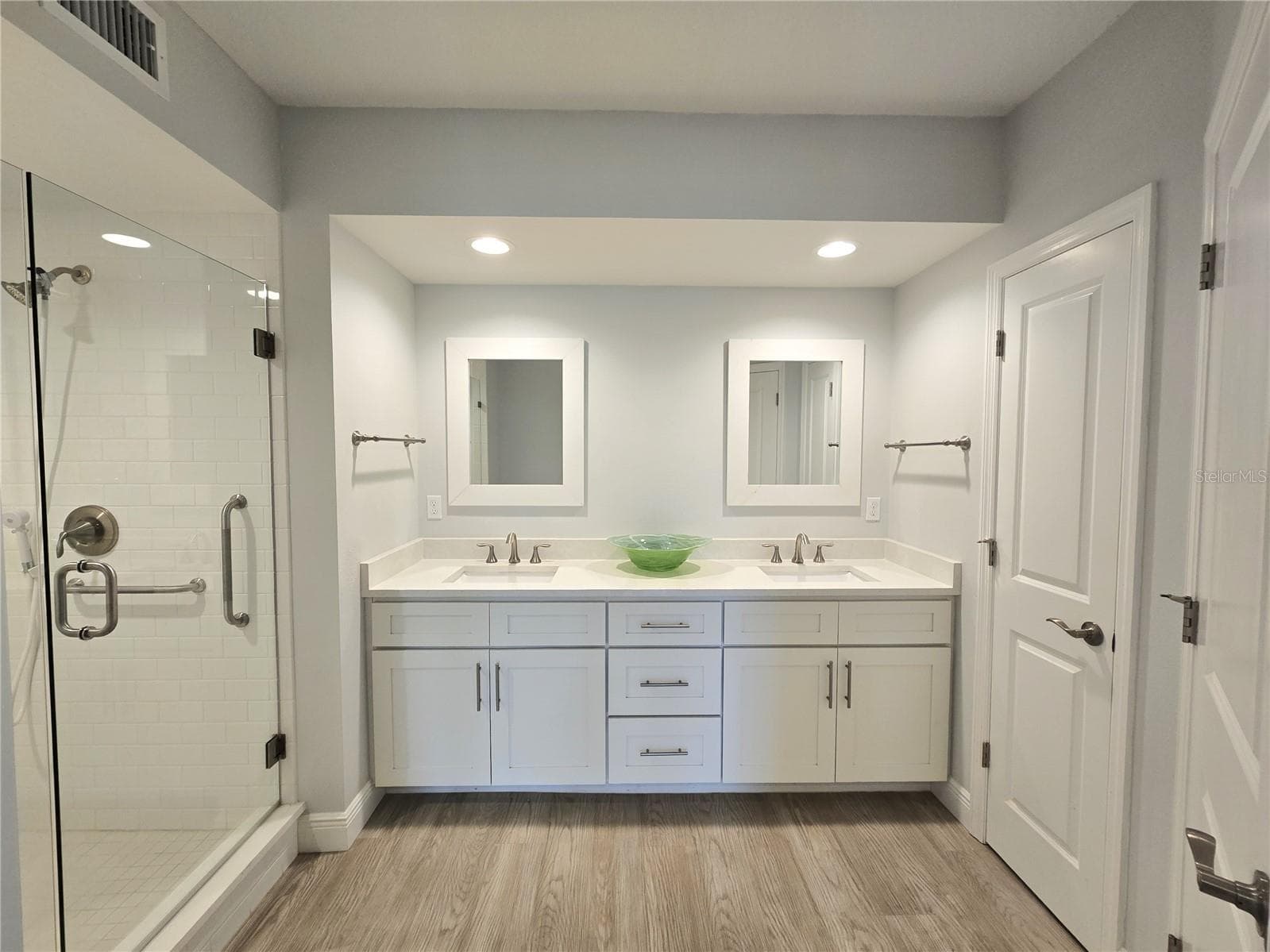 Owner's en-suite bathroom. Walk in glass shower, dual vanities, linen closet and water closet. - 960 STARKEY RD #9206, LARGO