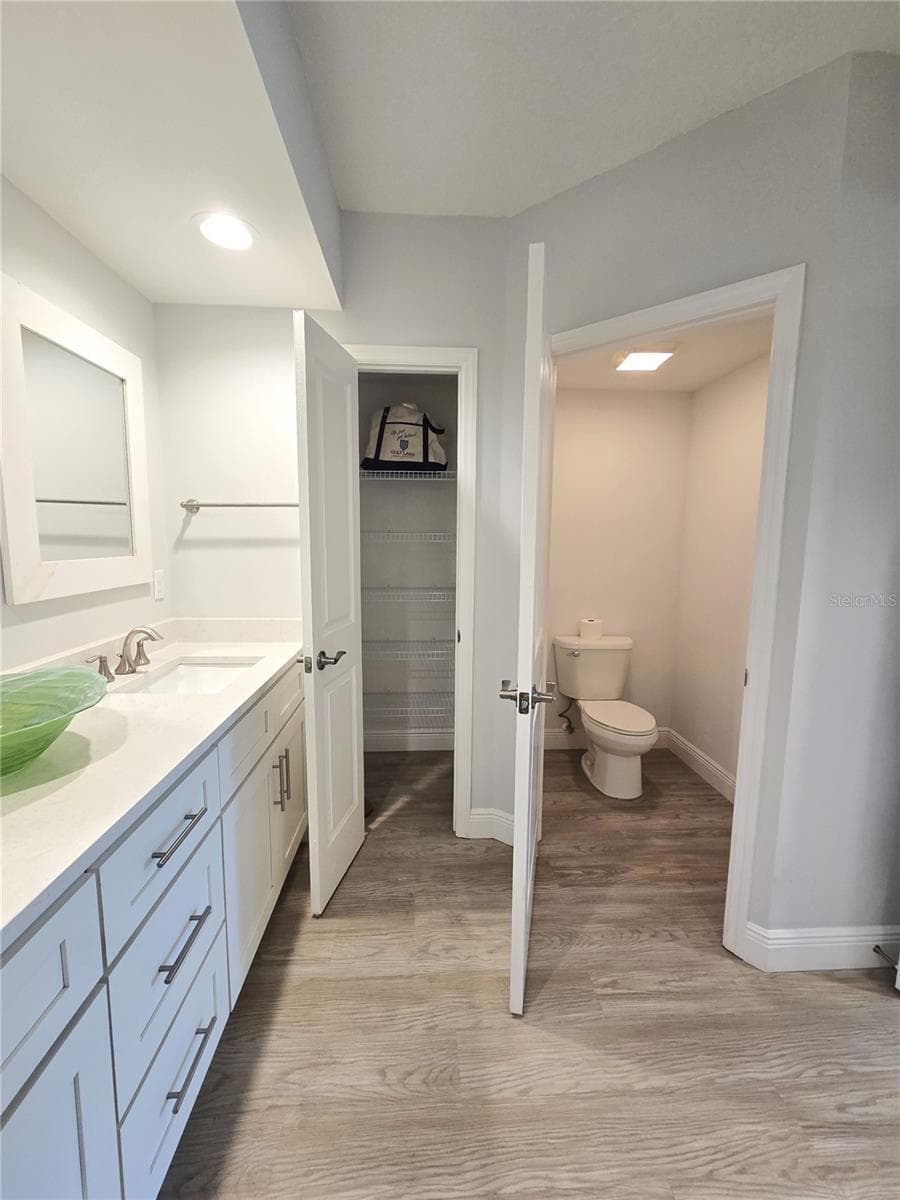 Private enclosed water closet. - 960 STARKEY RD #9206, LARGO