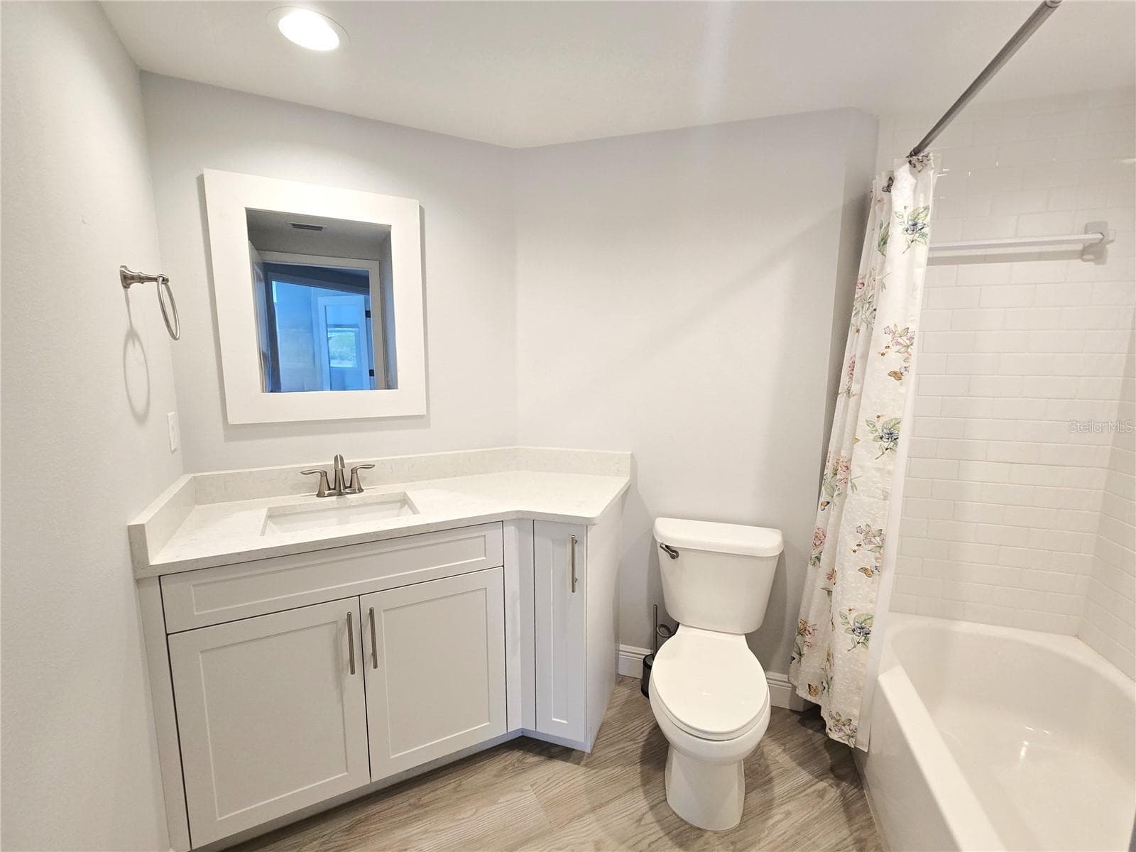 Bathroom 2. Fresh and modern. - 960 STARKEY RD #9206, LARGO