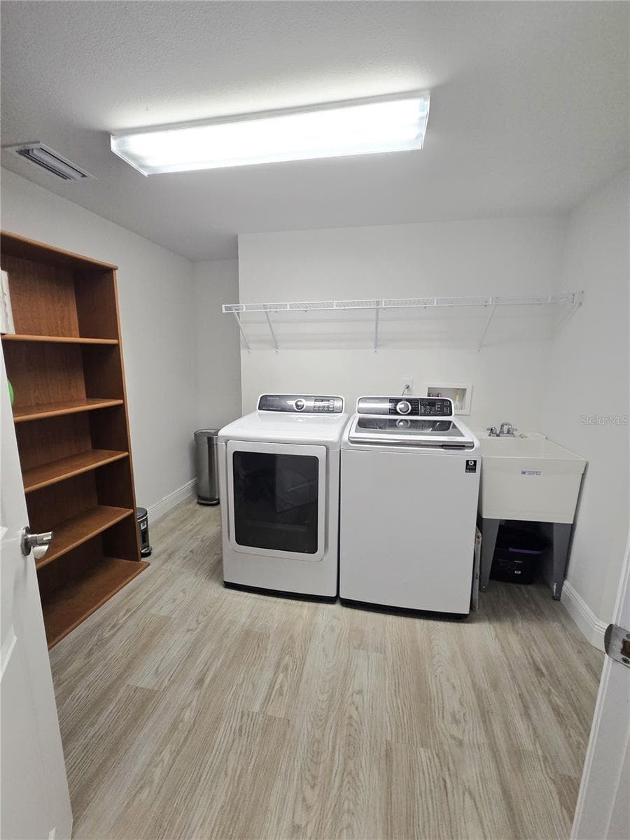 Full size laundry room with lots of storage space. - 960 STARKEY RD #9206, LARGO