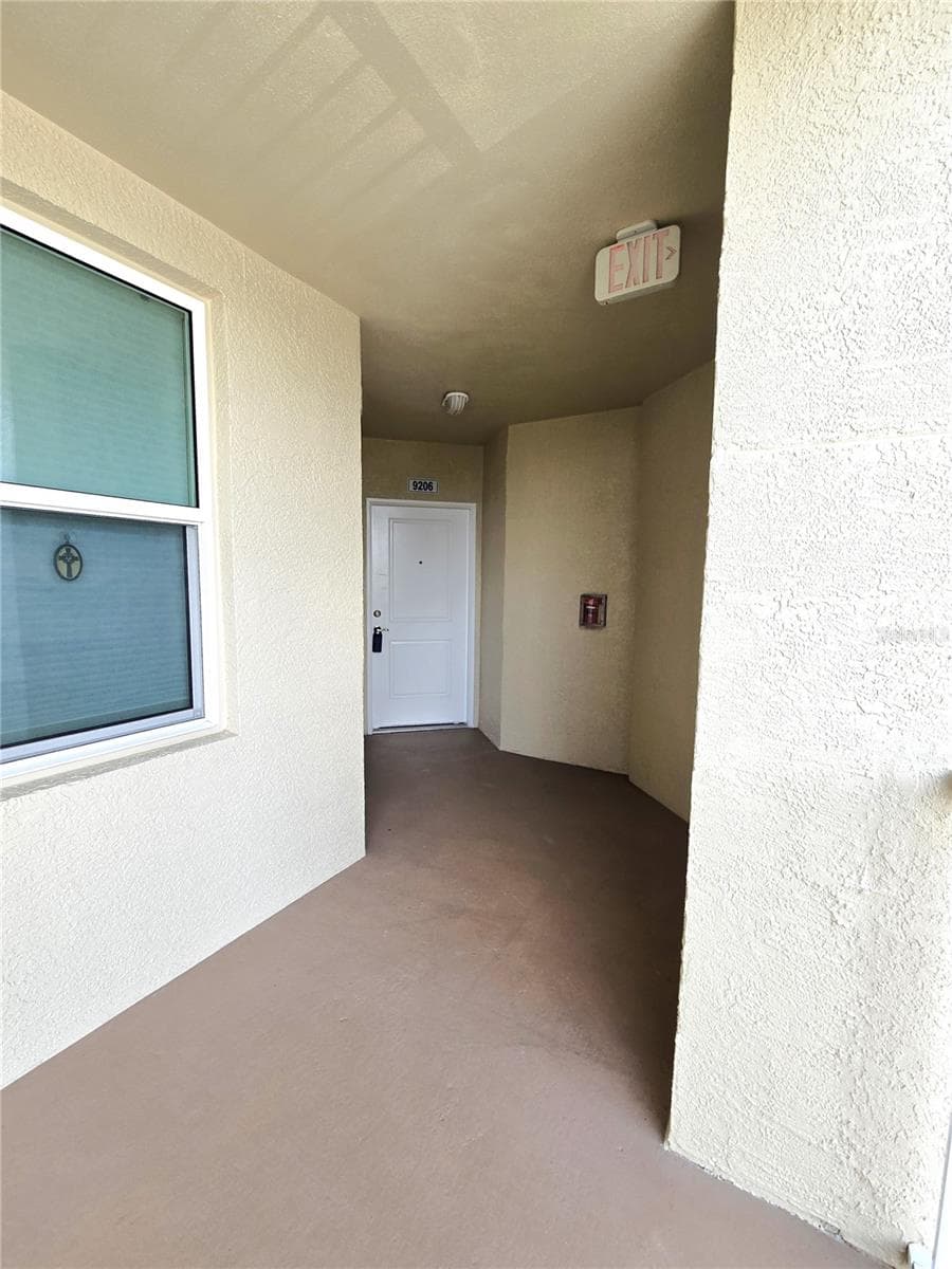 Private front entry hallway - 960 STARKEY RD #9206, LARGO