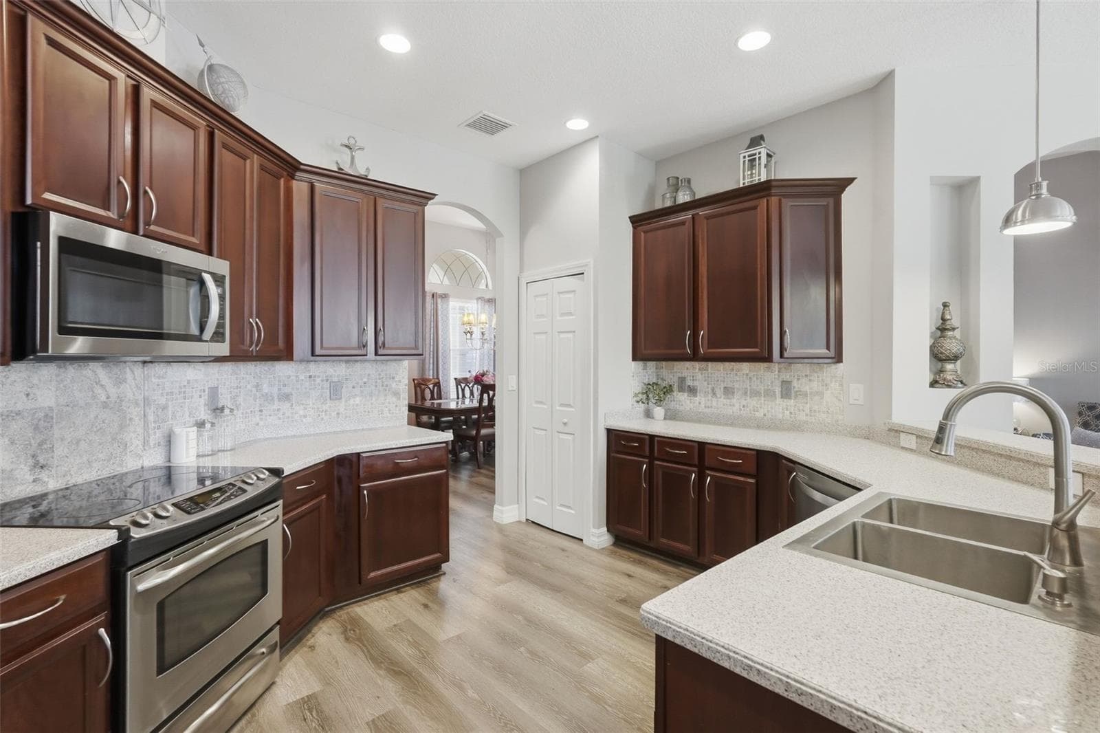 Single Family Residence at 12903 DRAKEFIELD DR, SPRING HILL, photo 5 of 59