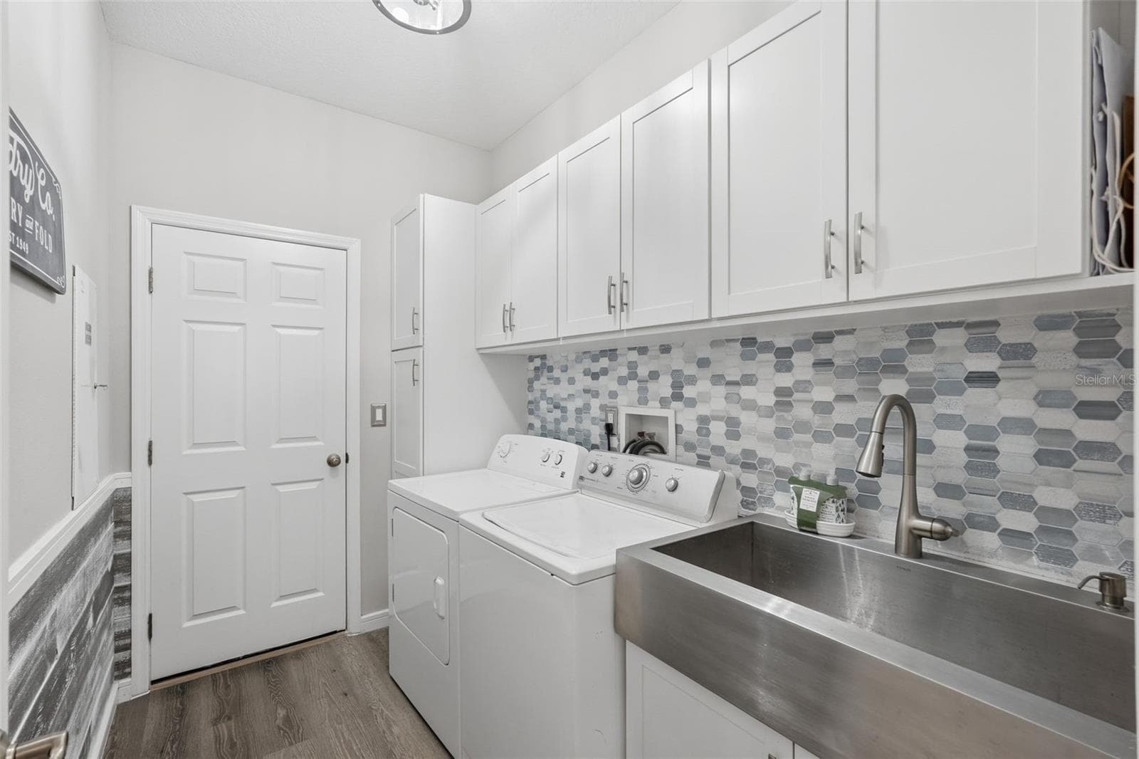 Updated and oversized laundry - 12903 DRAKEFIELD DR, SPRING HILL
