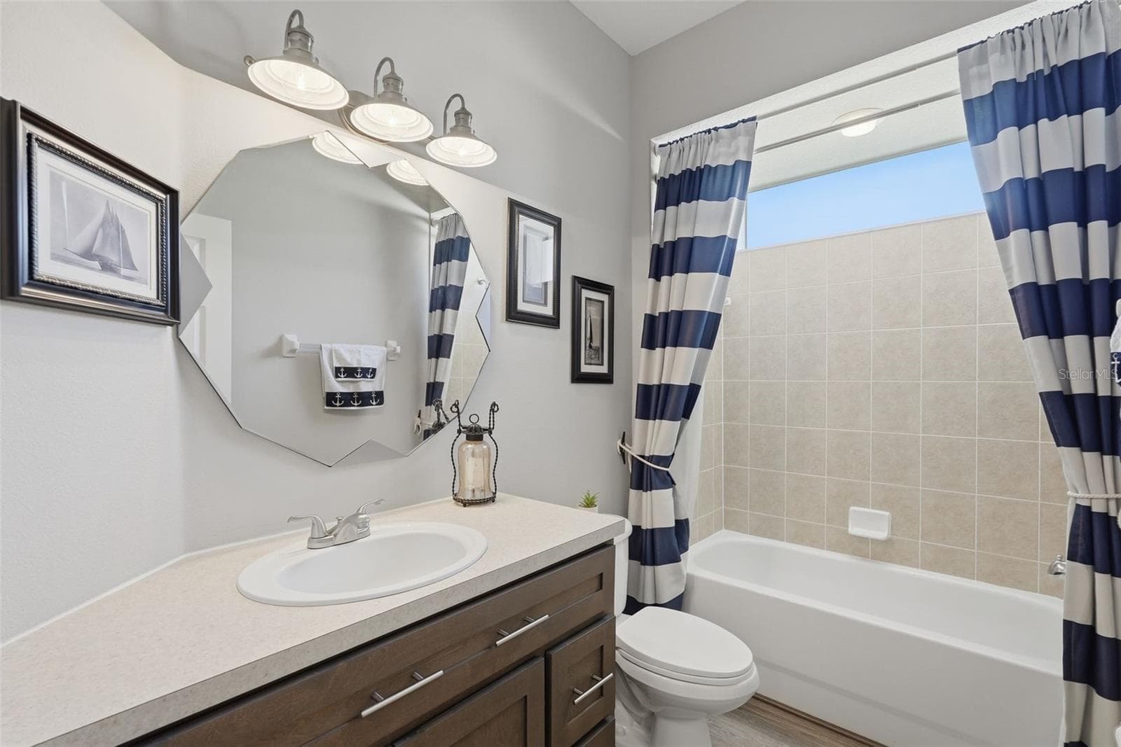 Single Family Residence at 12903 DRAKEFIELD DR, SPRING HILL, photo 15 of 59