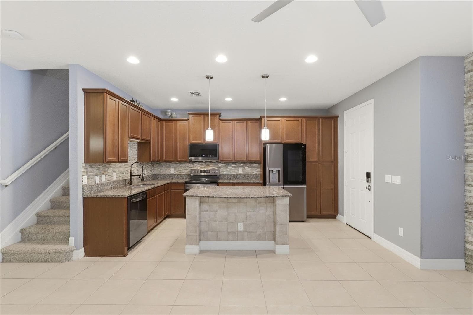 Townhouse at 10016 EAGLE CREEK CENTER BLVD, ORLANDO, photo 4 of 53